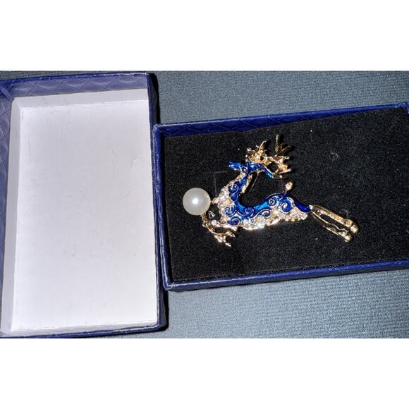 NWT Cute Blue And Goldtone Reindeer Pin Brooch With Faux Pearl Accent - Picture 2 of 3